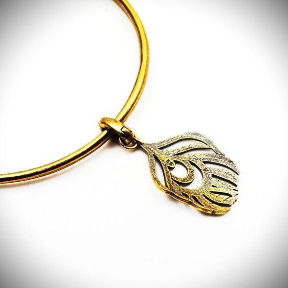 KENDRA SCOTT NWT Color Bar Feather Charm Bangle Bracelet in Antique Gold - Picture 2 of 5